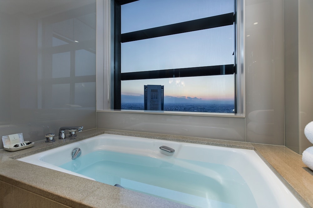 Premier Room, 1 King Bed - Photo 12