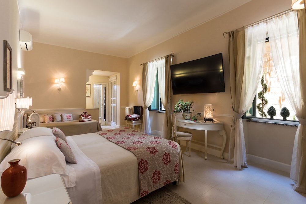 Classic Room, 1 Double or 2 Twin Beds, City View - Photo 10