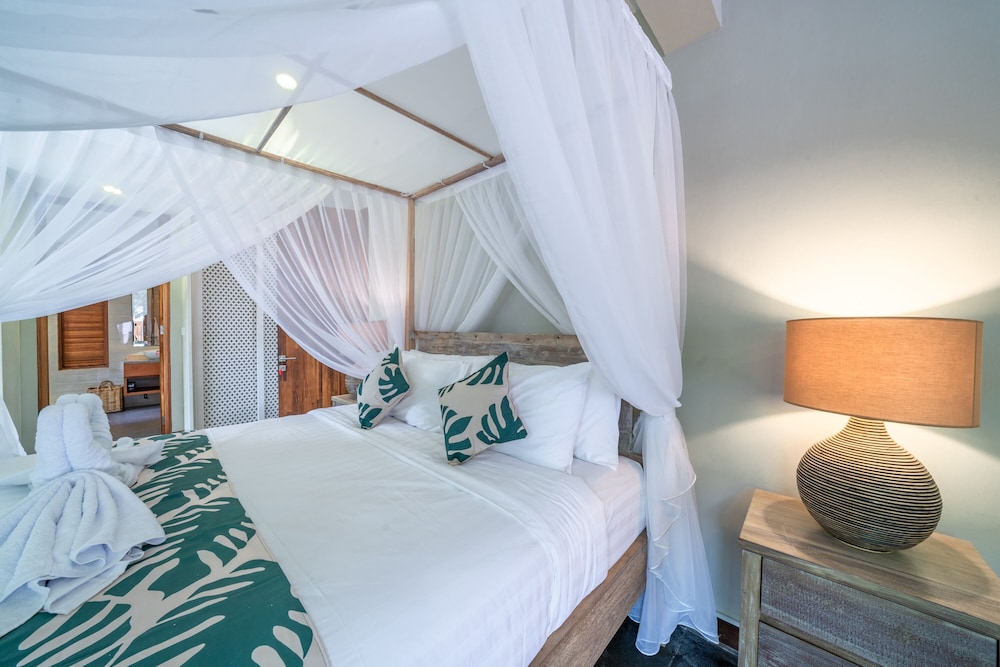 Family Villa, 4 Bedrooms, Pool View - Photo 16