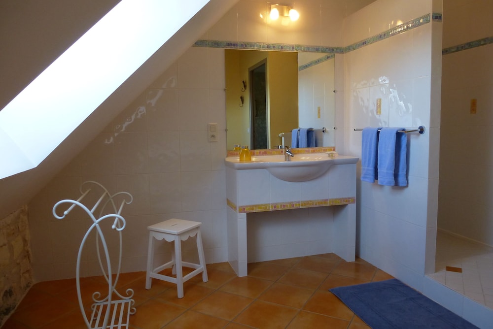 Family Triple Room (Yellow) photo 2