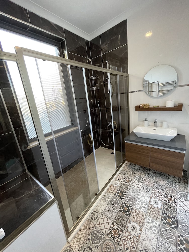 Exclusive Studio Suite, 1 Double Bed, Balcony, Sea View photo 2