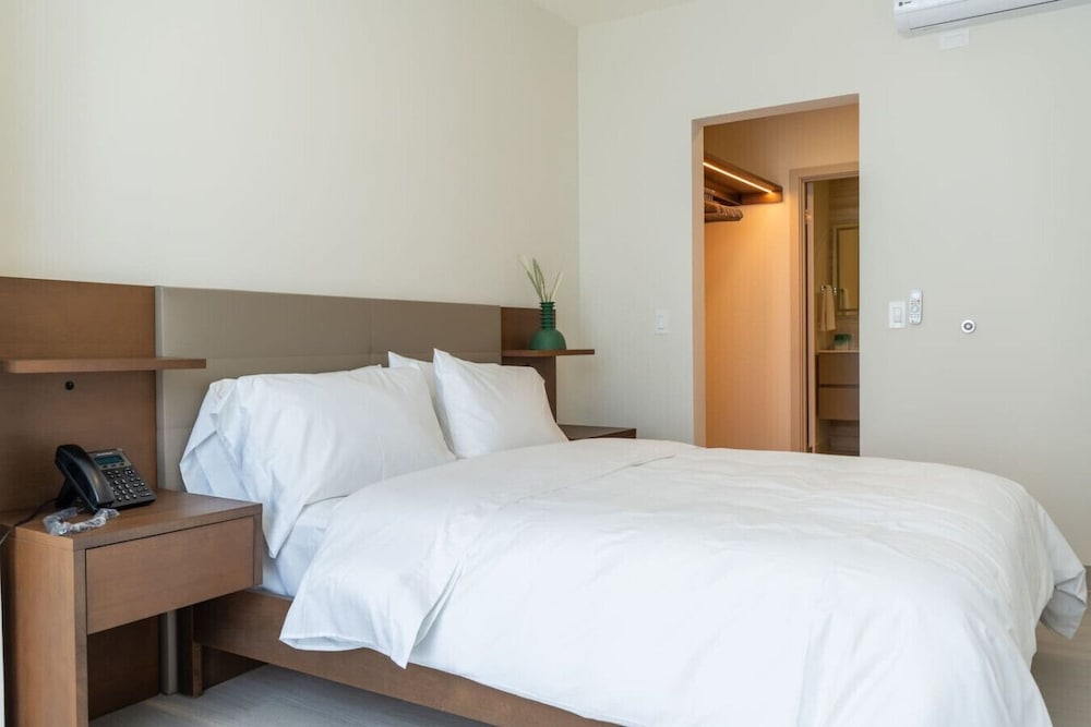 Business Condo, 1 Bedroom