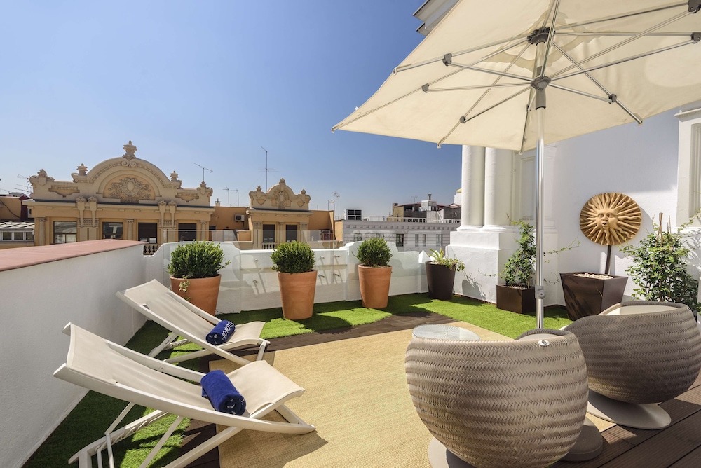 Deluxe Room, Terrace, City View - Photo 4