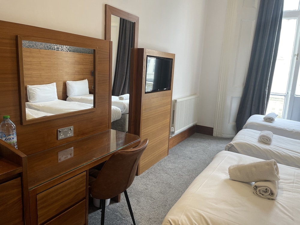 Family Quadruple Room, Ensuite (Premium) photo 2