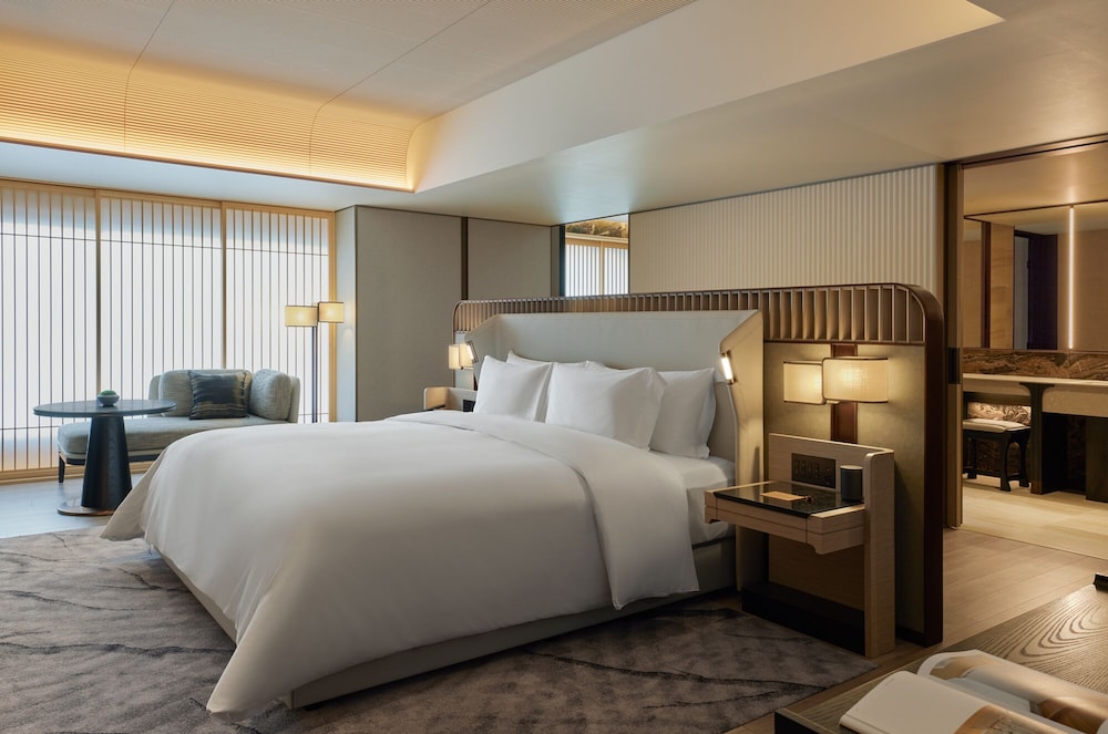 Suite, 1 King Bed (Imperial) - Photo 5