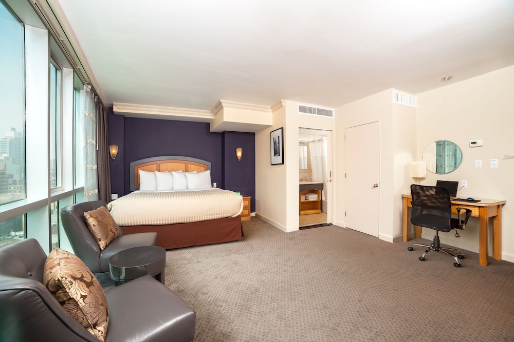 King Suite Deluxe photo 2