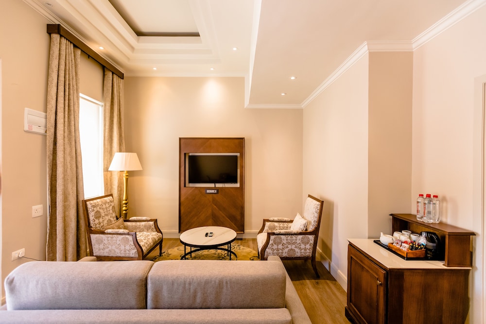 Luxury Suite photo 3