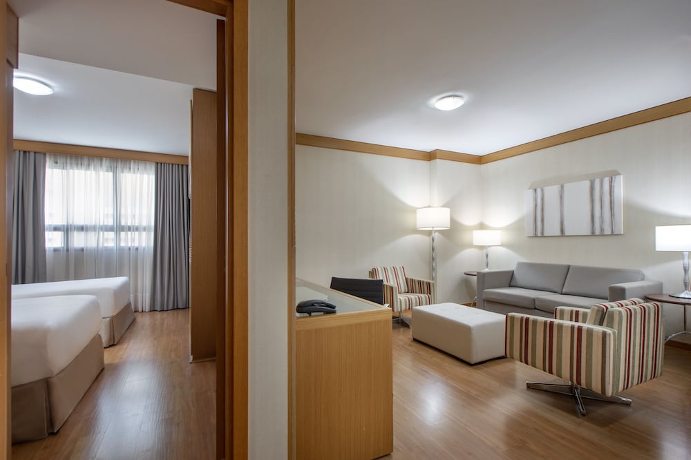 Premium Room (Queen, TV Tower View) thumbnail 5