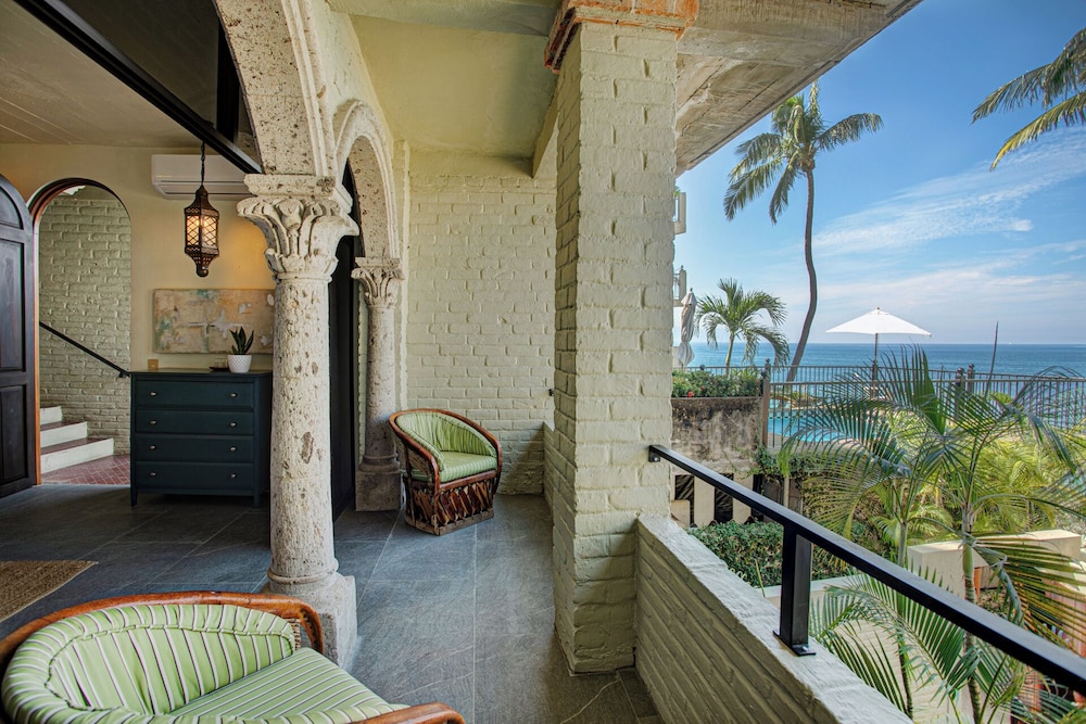Deluxe Room Oceanfront photo 2