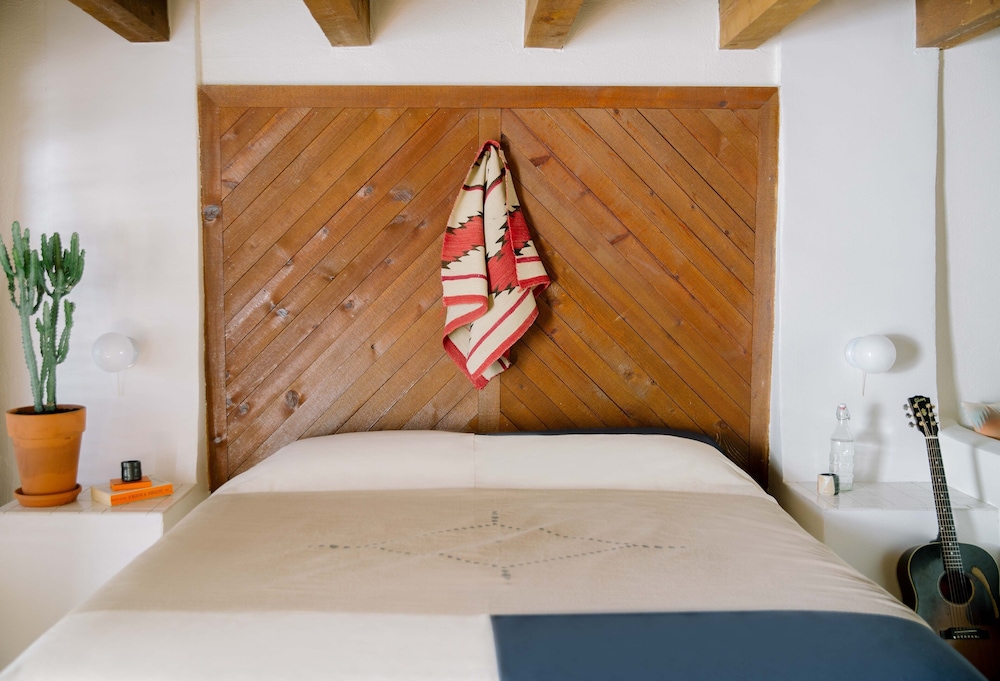 Superior Room, 1 King Bed - Photo 5