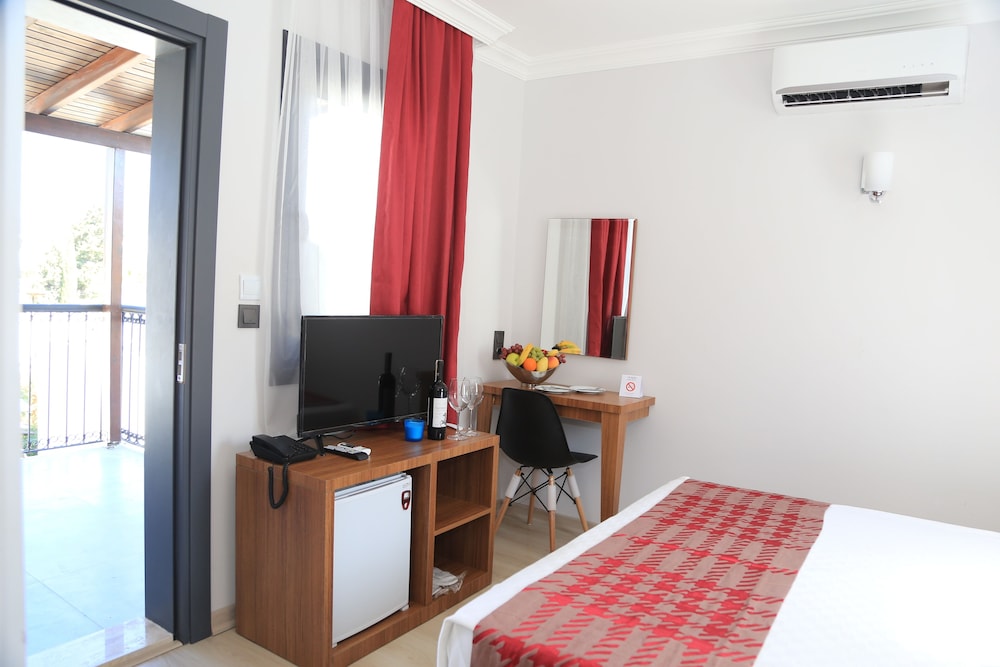 Economy Double or Twin Room, 1 Double or 2 Twin Beds photo 3
