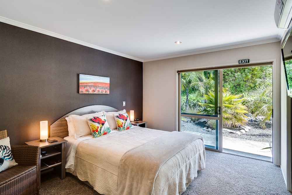 Port View - Double Room with Ensuite photo 1