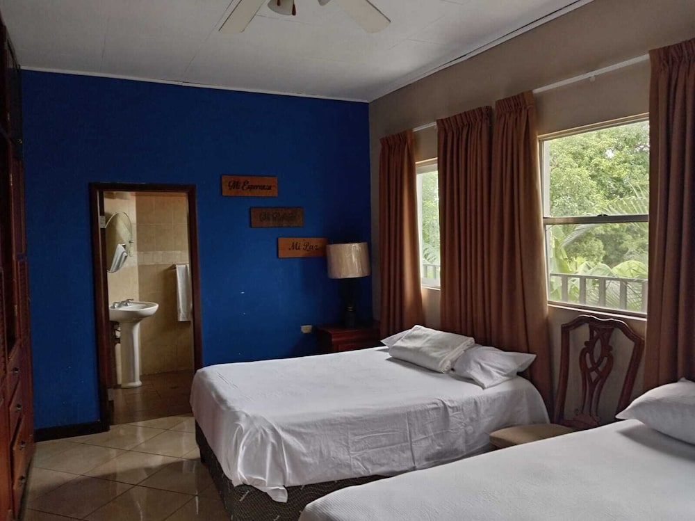 Economy Quadruple Room photo 1