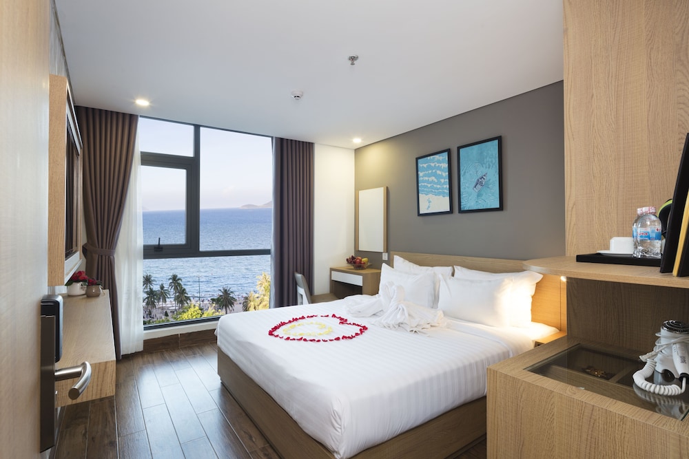 Deluxe Double or Twin Room, Window photo 1
