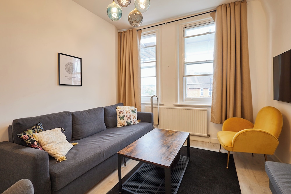 Apartment photo 2