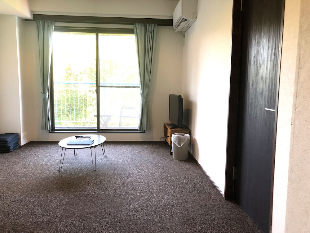 Connecting room [3 beds + 3 futons, 4th floor, No elevator, Mountain side] Non-smoking photo 1