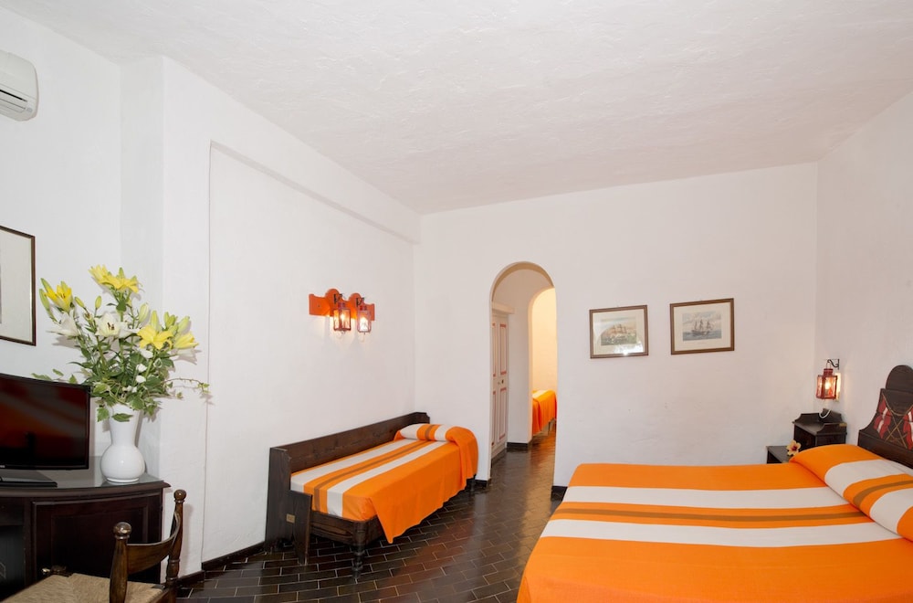 Standard Quadruple Room, Multiple Beds