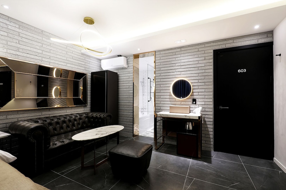 VIP Room - Photo 19