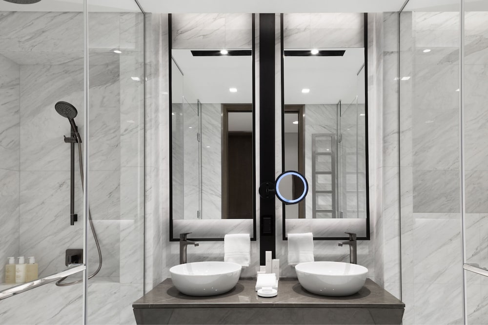 Serene One Bedroom Residence, Executive lounge access, 1 King, Sea view, Balcony