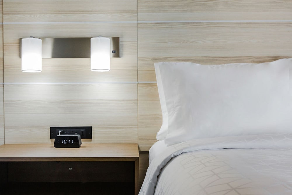 Standard Room, Multiple Beds (Extra Floor Space) photo 3