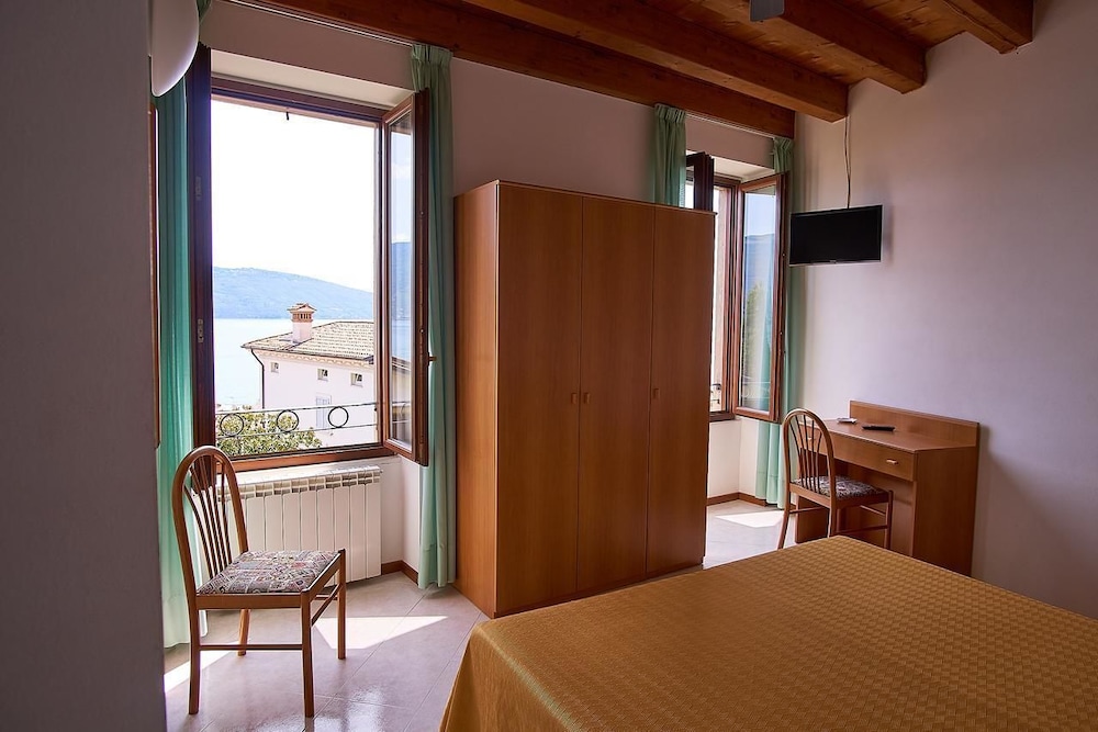 Double or Twin Room photo 2