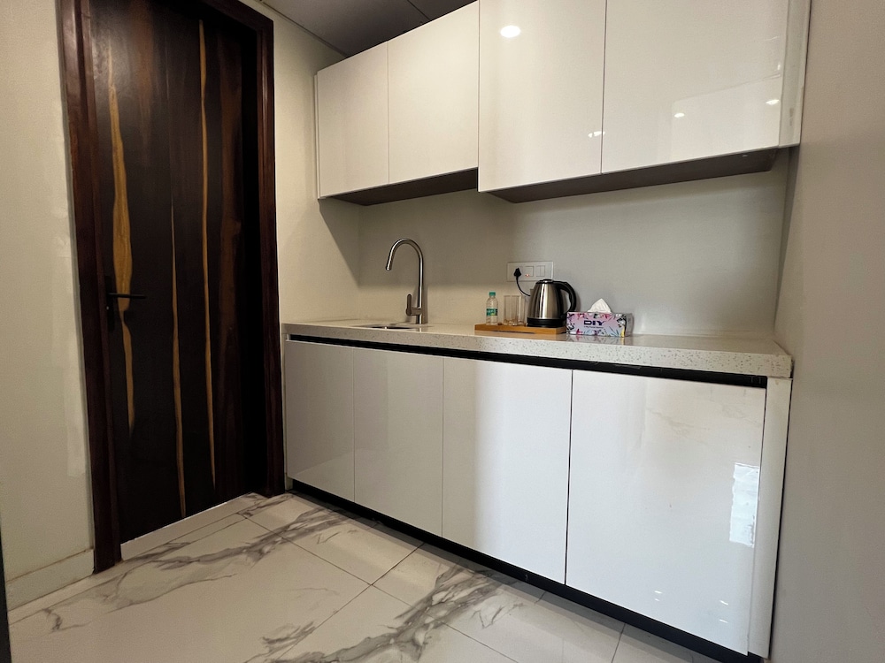 Executive Twin Room, Balcony - Photo 9