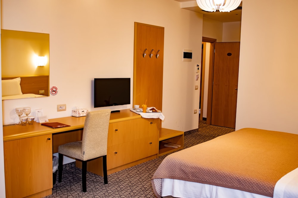 Superior Double Room Single Use, 1 King Bed photo 2