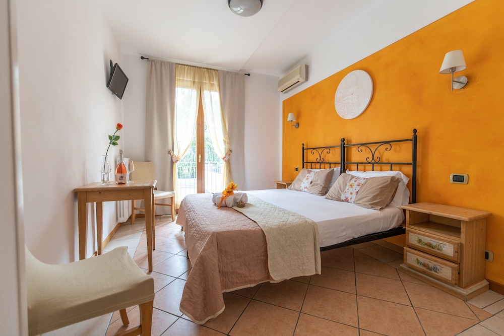 Classic Double or Twin Room, Terrace, Lake View