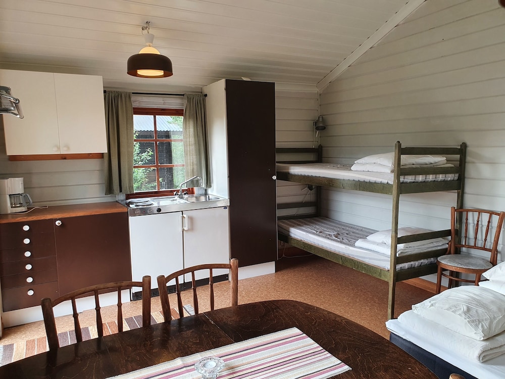 Cabin, Shared Bathroom (15-17) photo 3