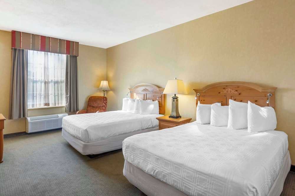 Standard Room, 2 Queen Beds, Non Smoking, Refrigerator photo 2