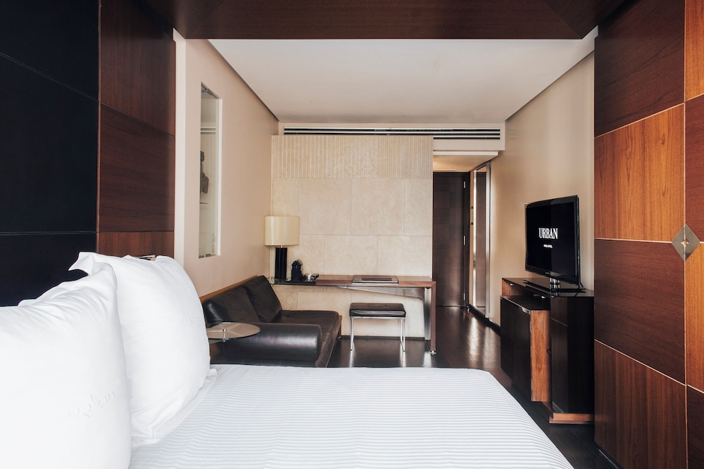 Superior Double Room thumbnail 5