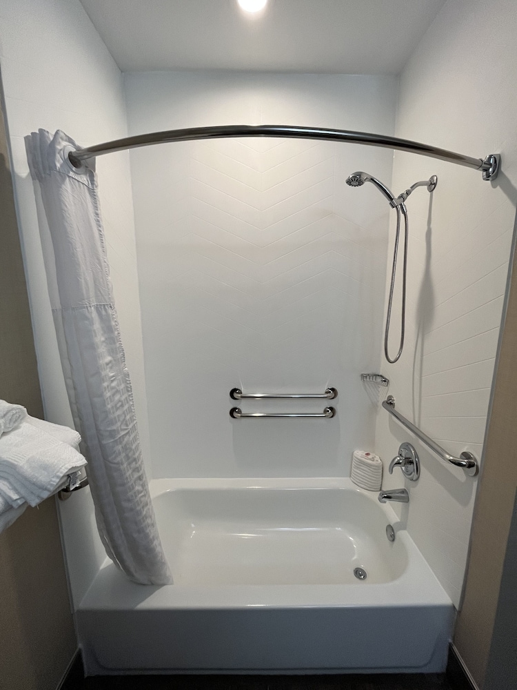 Deluxe Suite, 2 Queen Beds With Sofa Bed, Accessible, Non Smoking, Refrigerator & Microwave