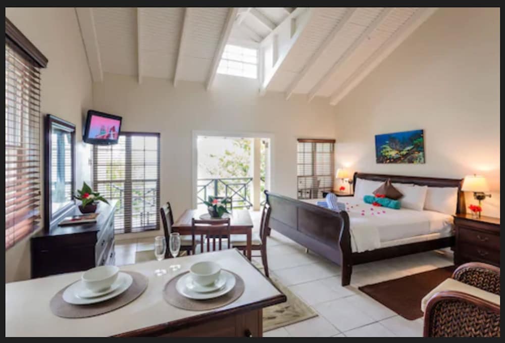 Deluxe Studio Suite, 1 Bedroom, Kitchen, Beachfront