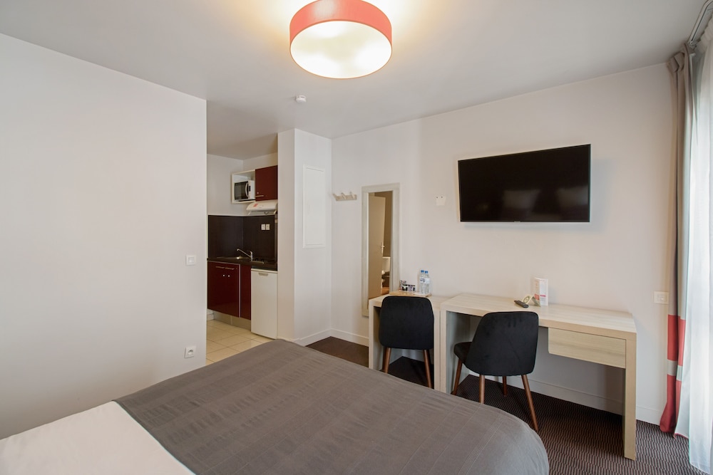 Studio, 1 Queen Bed, Kitchenette photo 2