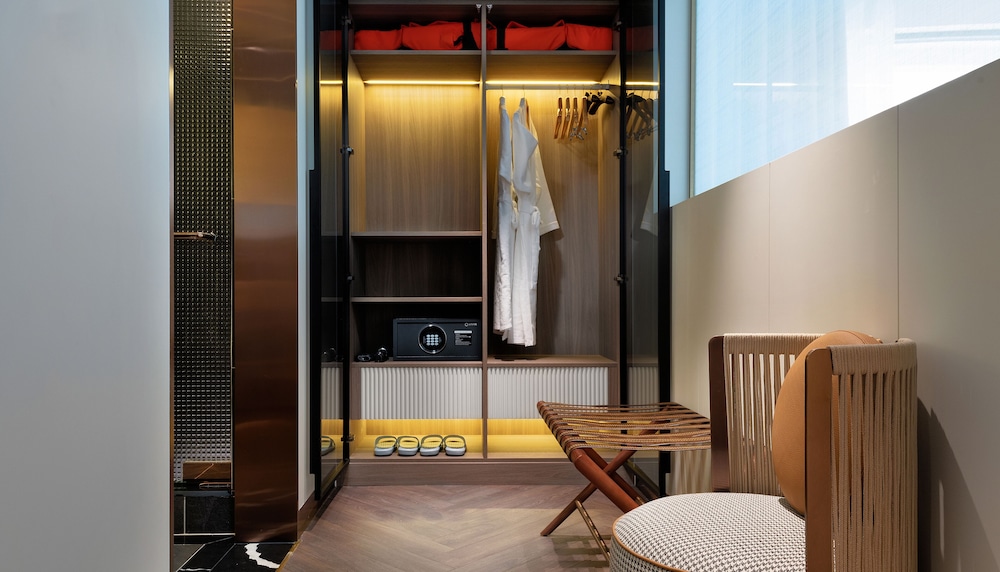 Essence Suite photo 3