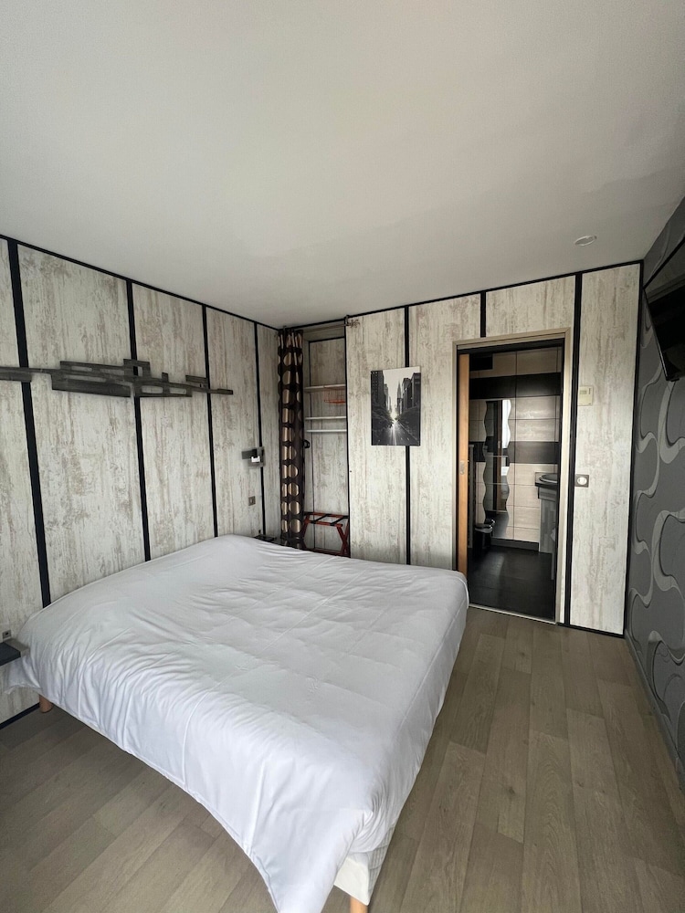 Comfort Room - Photo 6