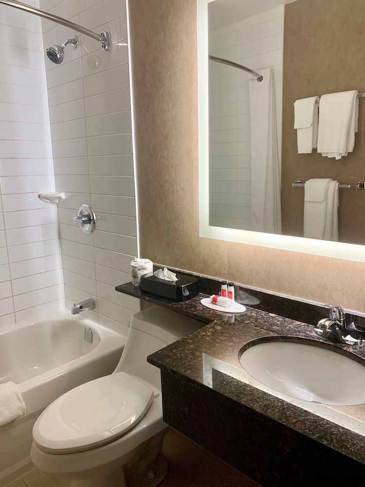 Room, 2 Queen Beds, Non Smoking, Ground Floor - Photo 6