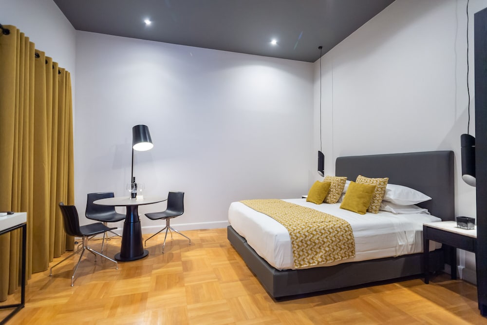 Executive Suite - Photo 5
