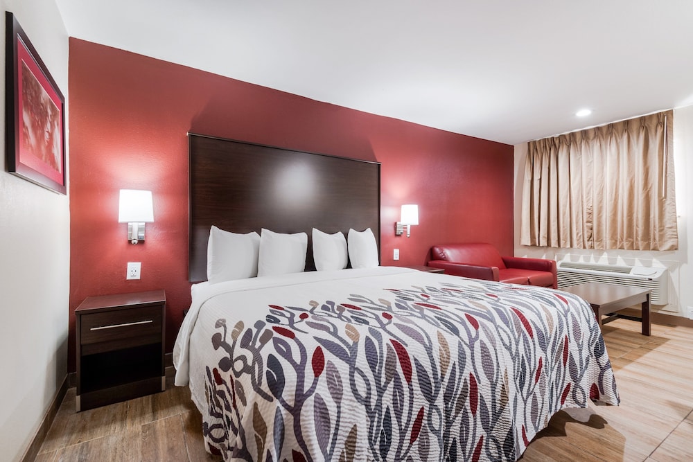Deluxe Room, 1 King Bed, Non Smoking - Photo 2