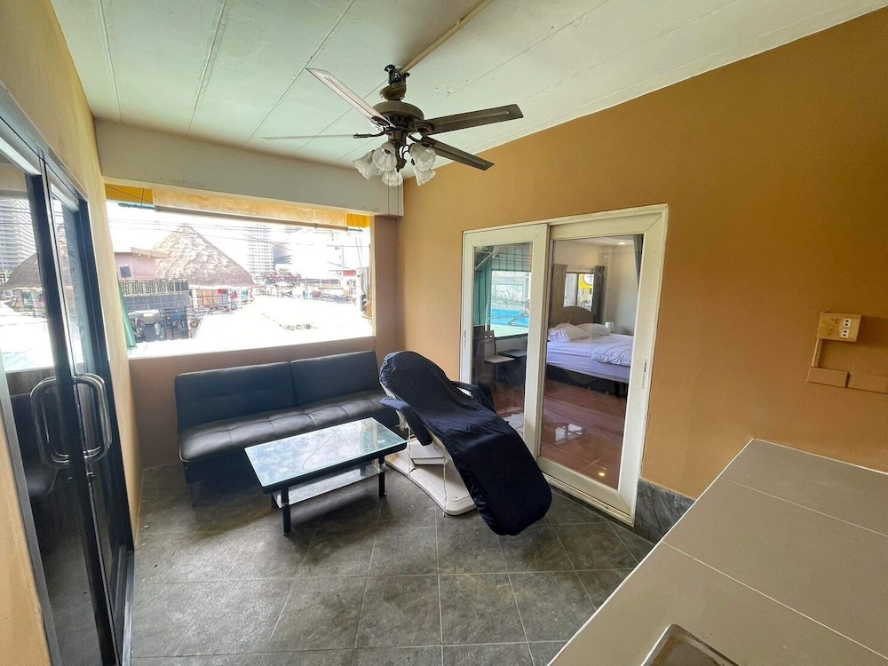 Deluxe Room, 1 Bedroom - Photo 3