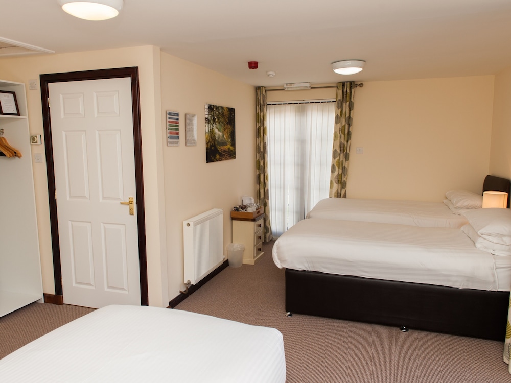 Triple Room, Ensuite photo 2
