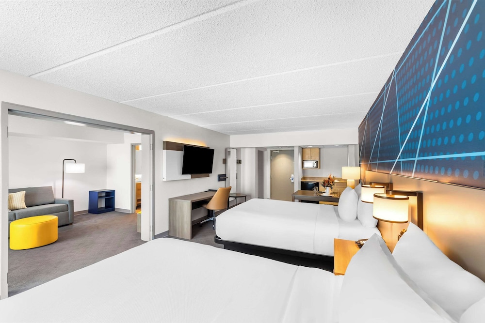 Suite, Multiple Beds, Non Smoking - Photo 6