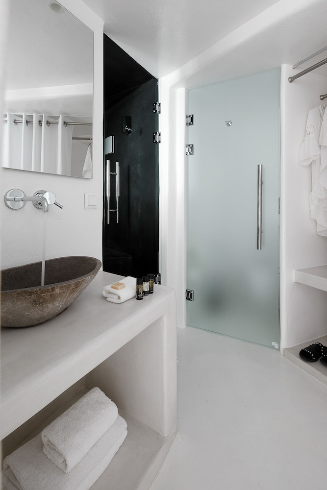 Superior Suite - Photo 10