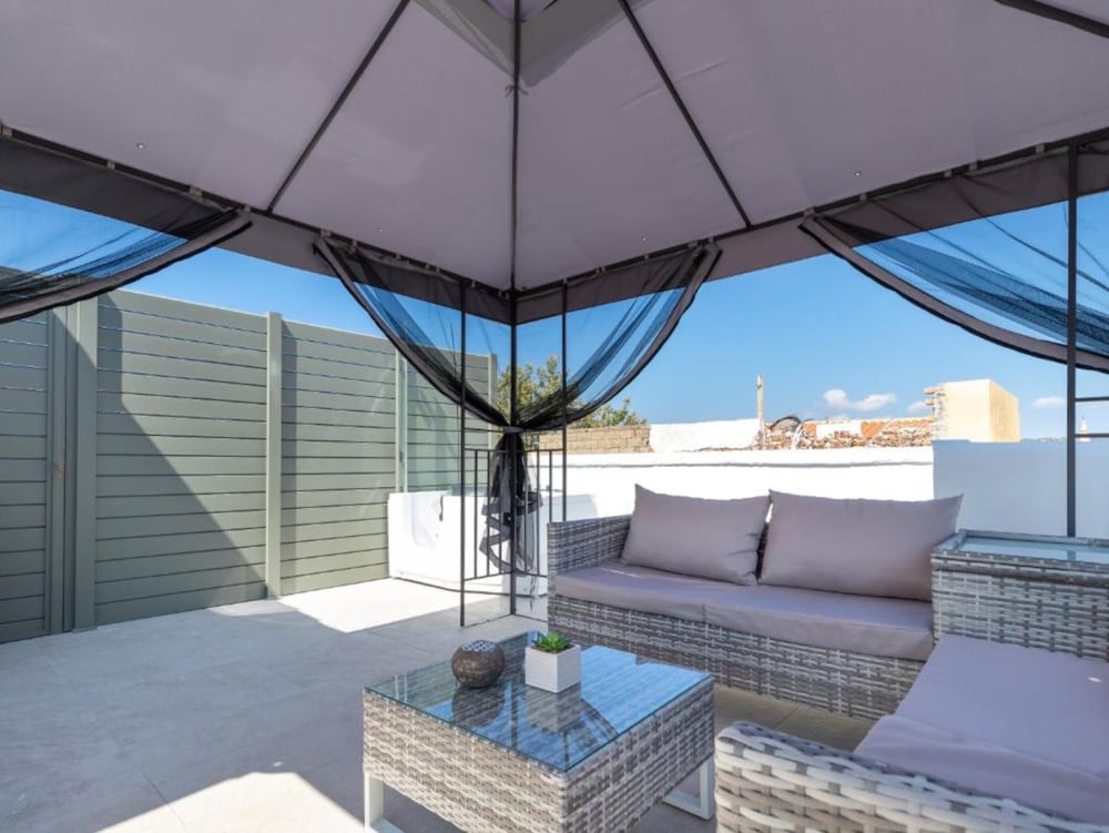 The Loft - Private Terrace Deluxe Suite thumbnail 5
