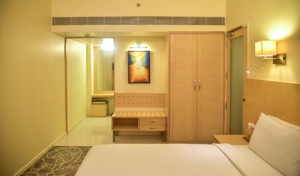 Suite - Photo 14