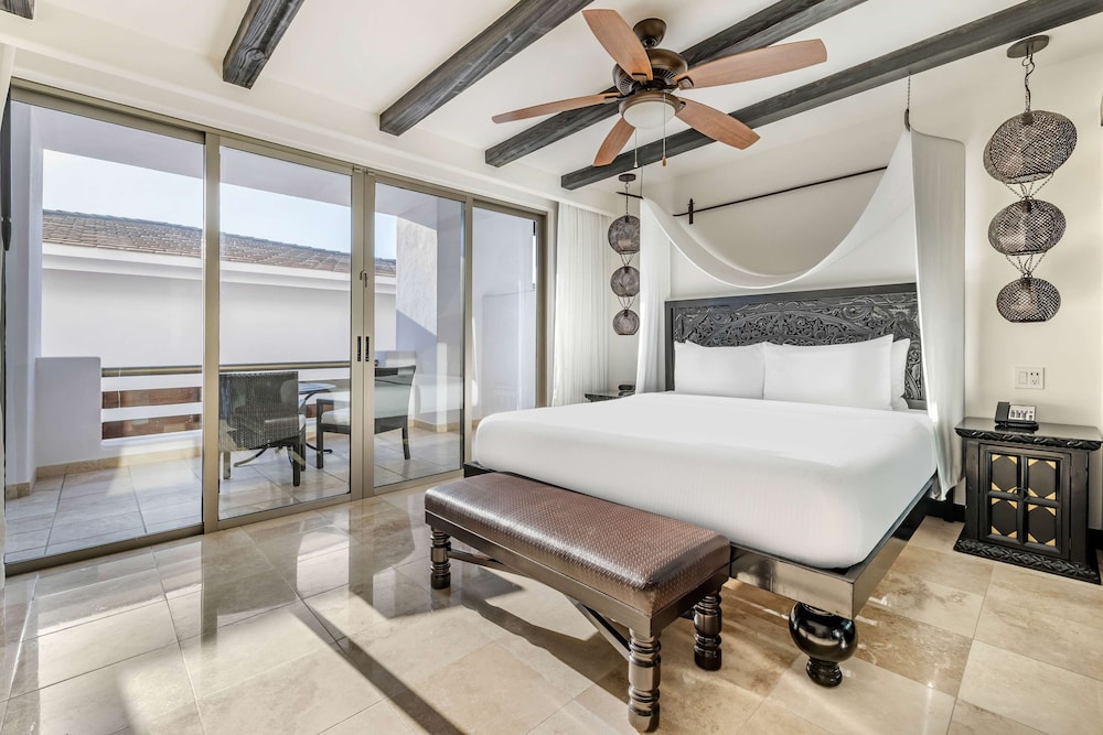 Junior 1 King Suite With Balcony