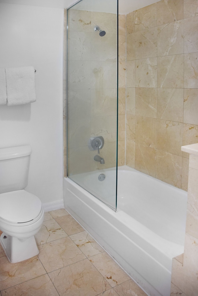 Signature Room, 1 King Bed, Ocean View - Photo 15