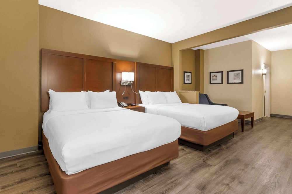 Suite, 2 Queen Beds, Non Smoking photo 1
