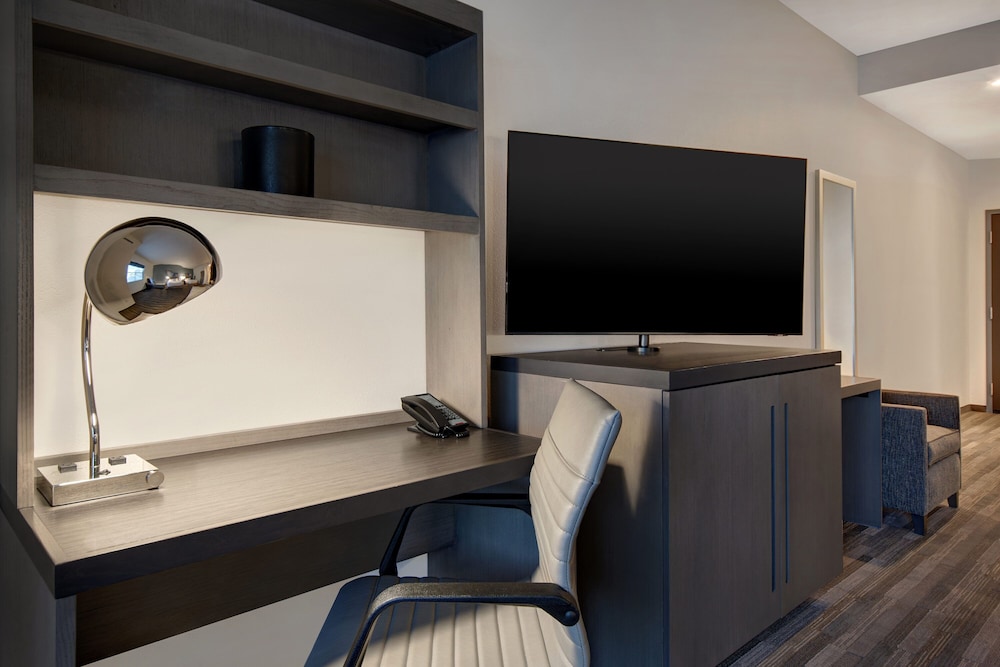 Room, 1 King Bed (Den) - Photo 7