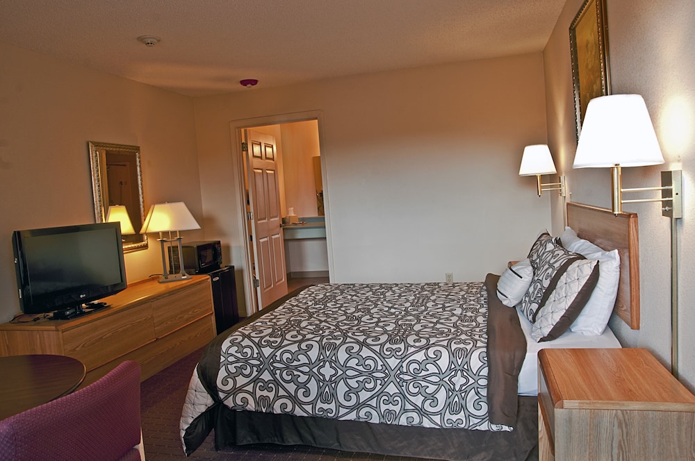 Standard Room, 1 Queen Bed photo 2